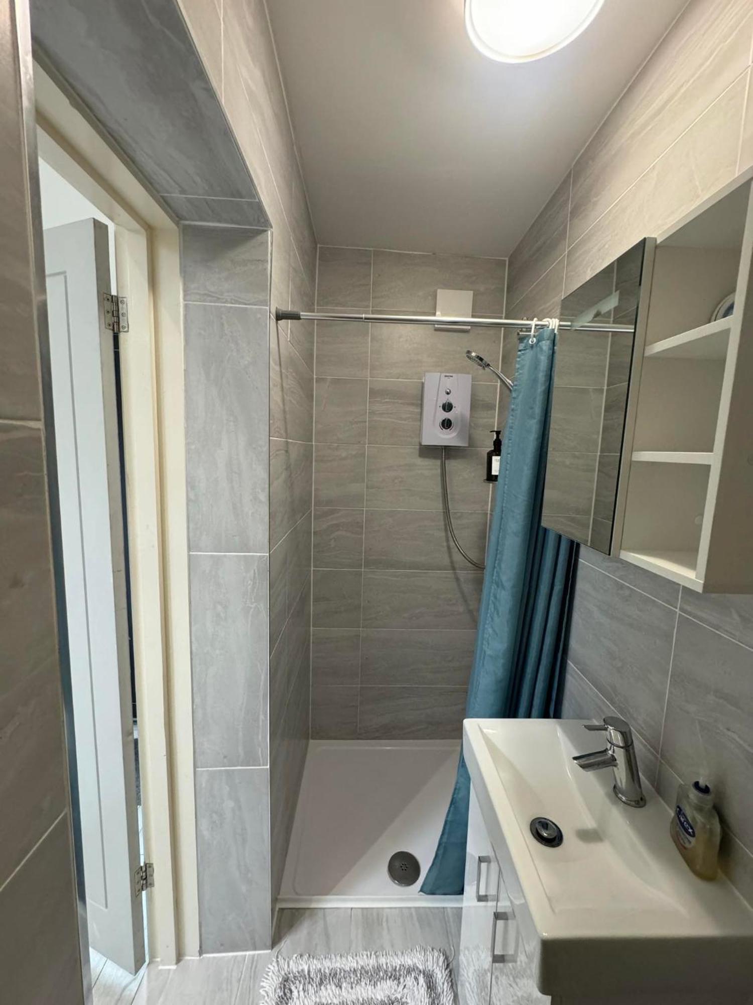 Studio Room Next To Gatwick Crawley  Bagian luar foto
